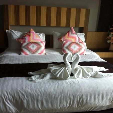 Hobby Hotel Uttaradit Exterior foto